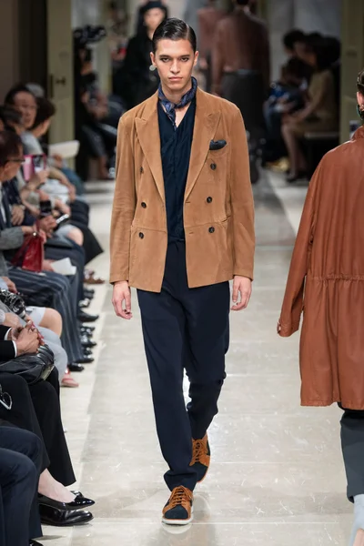 Look 49